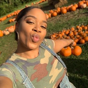 Meet your Posher, Simone